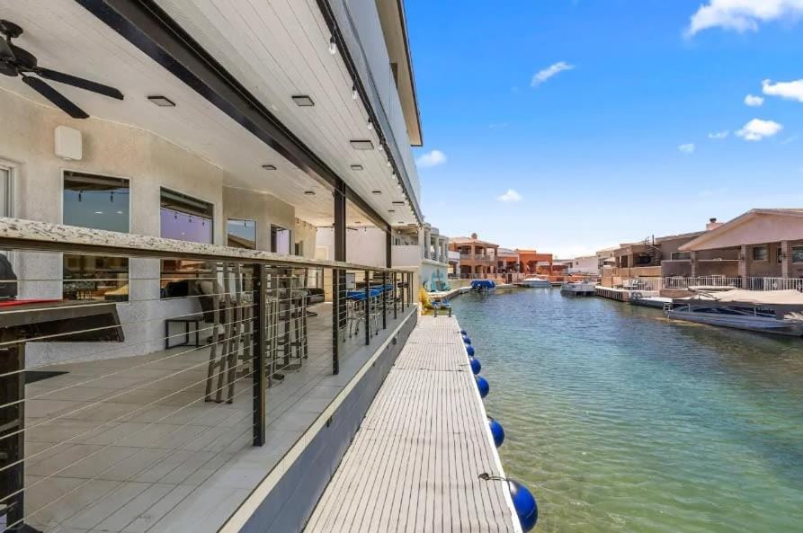 Chateau Bleu, Canal front Stunner House in Earp