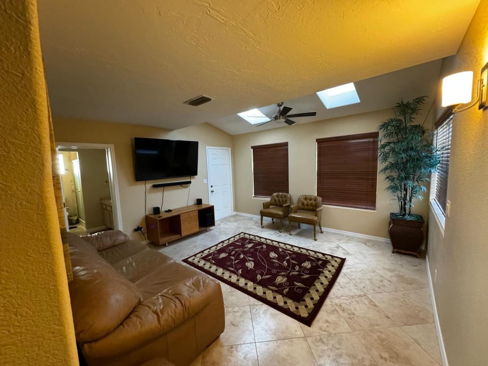 Chippy, Saltwater pool & Hot tub House in Lake Havasu City