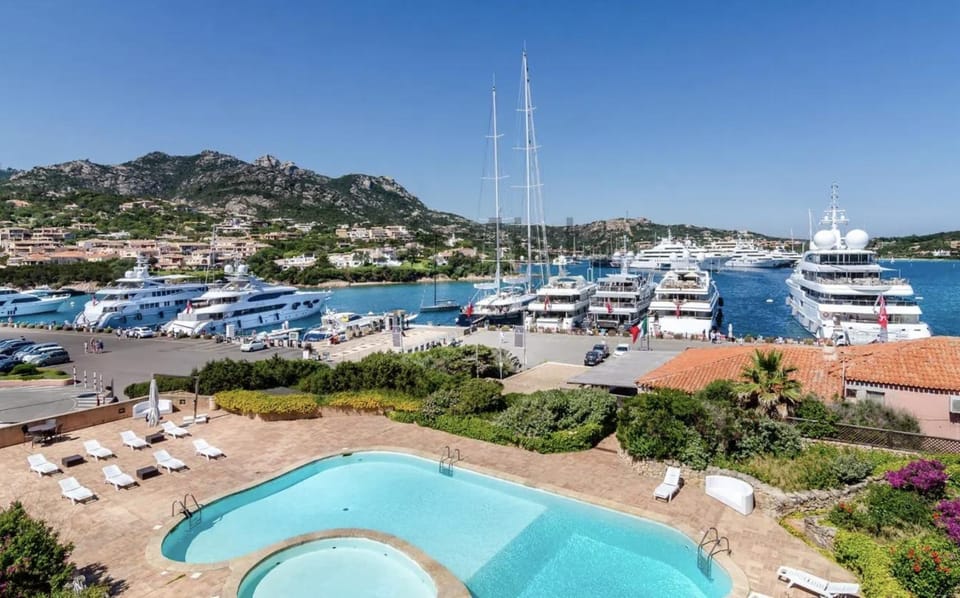 Nearby landmark, Day, Natural landscape, Activities, Mountain view, Pool view, Sea view, Swimming pool