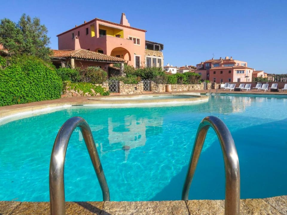 Property building, Day, Summer, Garden view, Pool view, Swimming pool, Swimming pool, Seasons, sunbed