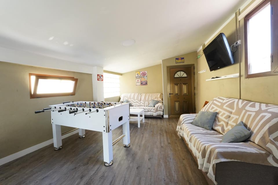 Game Room, Entertainment