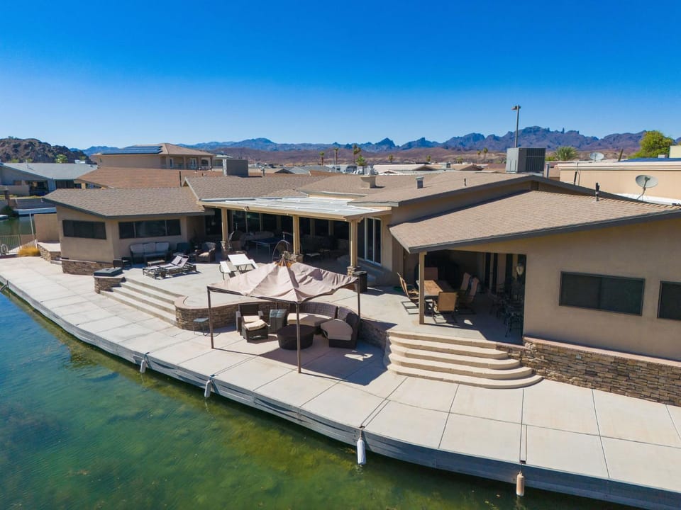 Dock Holiday, Outdoor Living! House in Earp