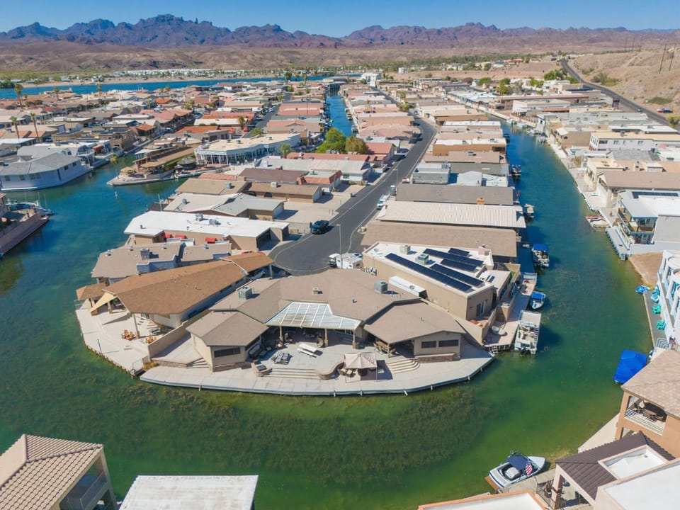 Dock Holiday, Outdoor Living! House in Earp