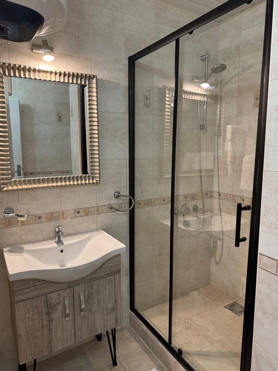 Shower, Bathroom, towels