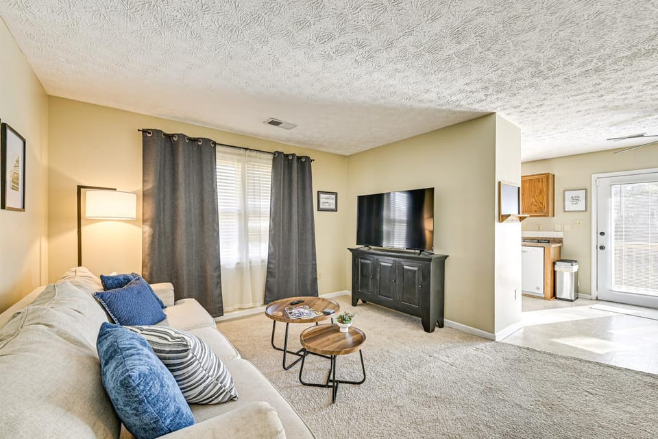 Family Home w/ Ping-Pong & Fire Pit in Lexington House in Lexington