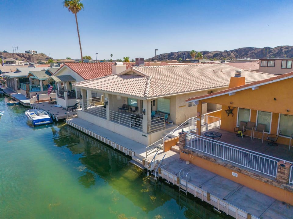 Oceans 11, 60-FT Dock House in Earp