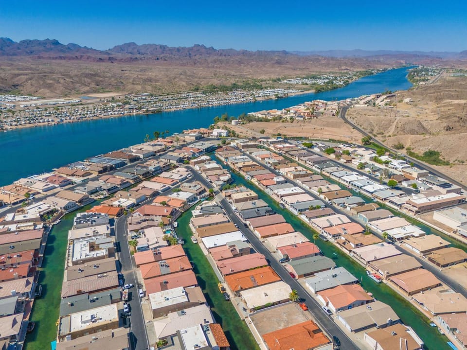 Oceans 11, 60-FT Dock House in Earp