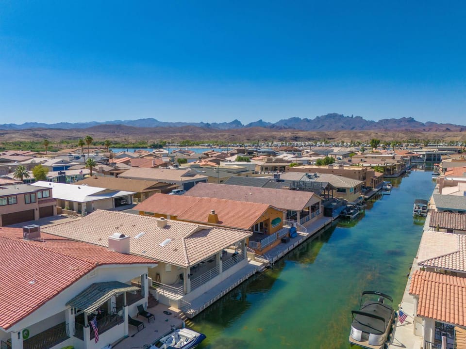 Oceans 11, 60-FT Dock House in Earp
