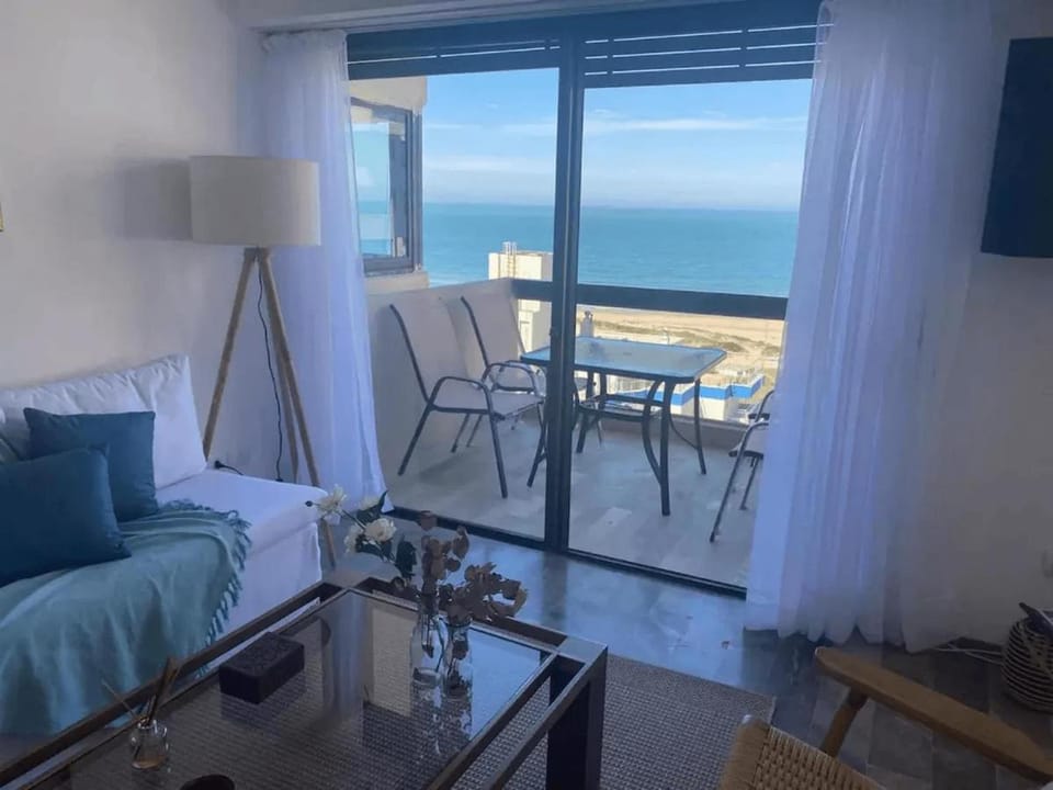 Communal lounge/ TV room, Bed, Natural landscape, TV and multimedia, View (from property/room), Balcony/Terrace, Living room, Photo of the whole room, Seating area, Dining area, Evening entertainment, Bedroom, Mountain view, Sea view