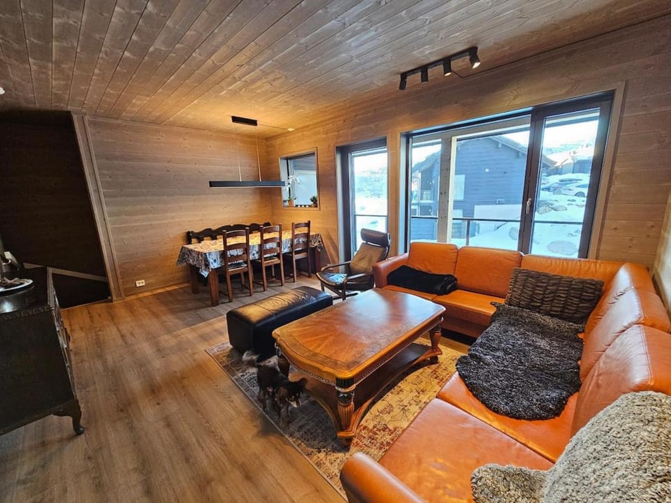 Sirdal Tjørhom, inc 2 skilift passes for the whole stay, walking distance from ski slope House in Rogaland