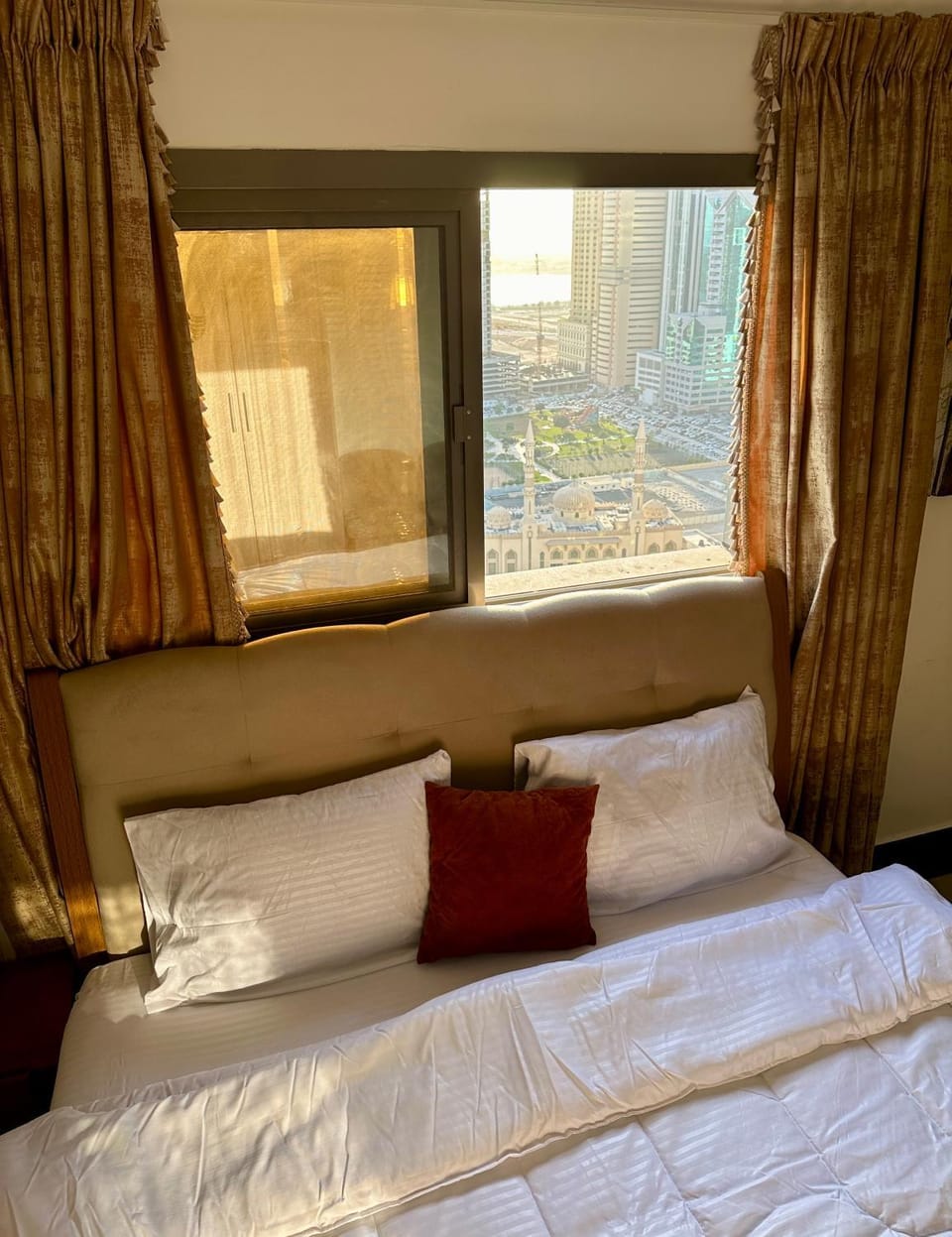 Bed, View (from property/room), View (from property/room), Bedroom, City view, City view, hair dryier, wardrobe, air conditioner, air conditioner