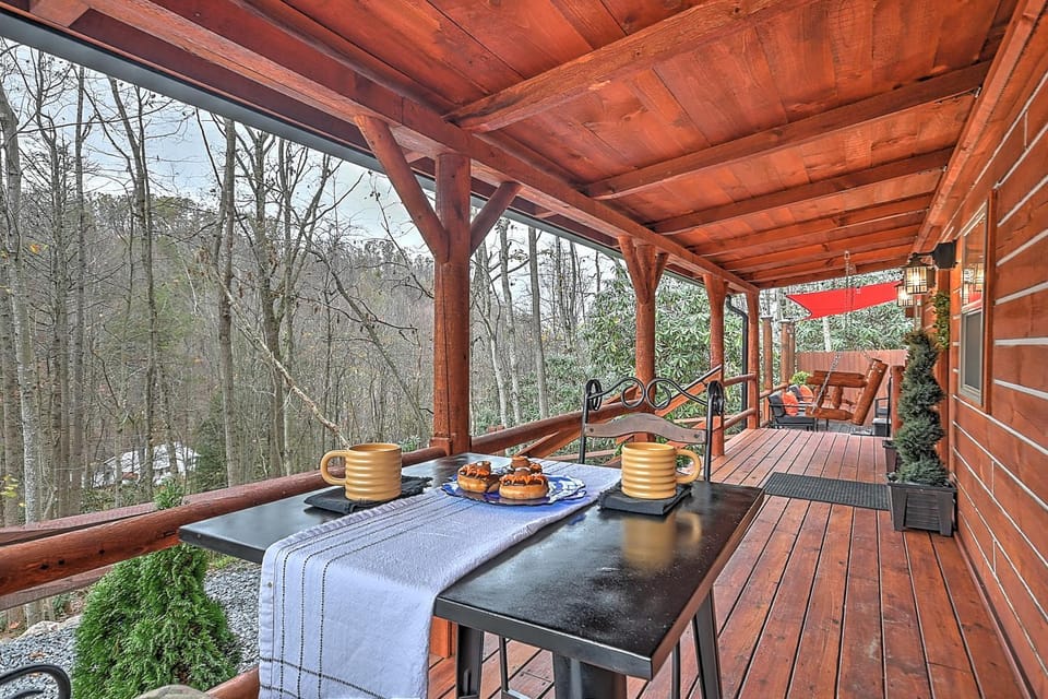 Starry Nights in the Smokey Mountains with Hot Tub House in Elizabethton