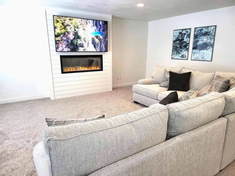 Bear Lake Retreat - Walk to Marina & Market! House in Garden City