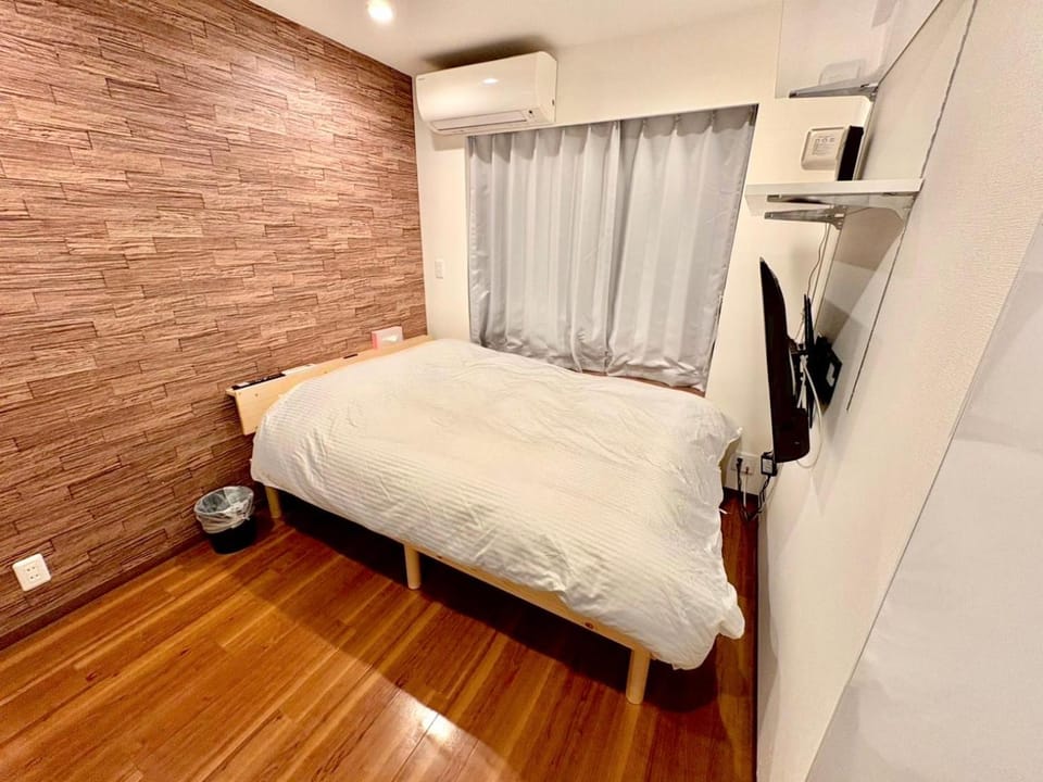 Bed, TV and multimedia, Photo of the whole room, Bedroom, air conditioner
