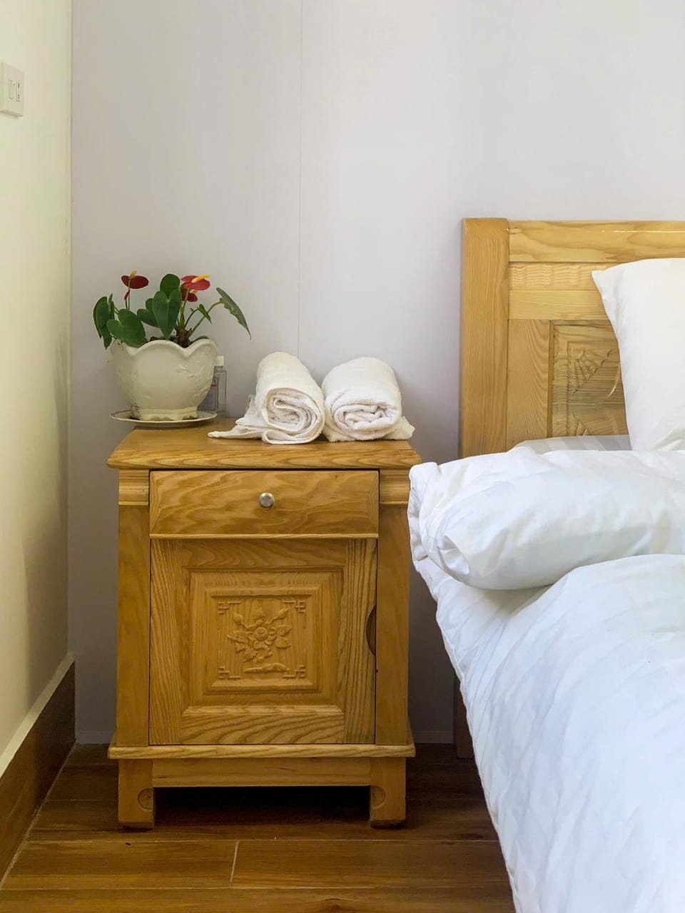 Bed, towels