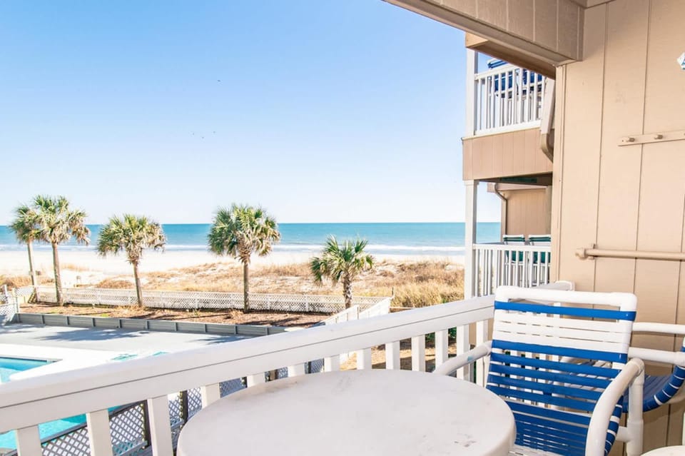 Tide Retreat Ocean View w Pool House in South Carolina