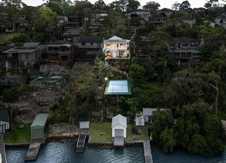 Luxurious Waterfront Retreat in Oatley House in Sydney