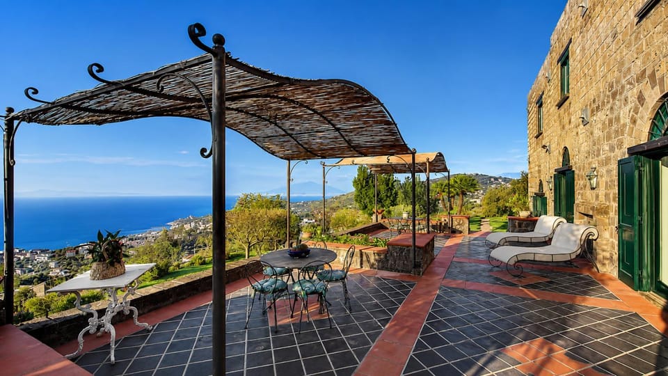 View (from property/room), Landmark view, Sea view