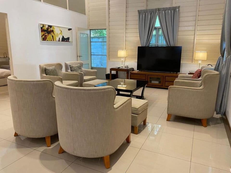 TV and multimedia, Seating area