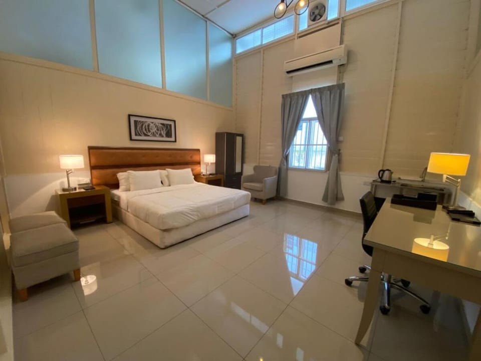 Bed, Photo of the whole room, Bedroom, air conditioner