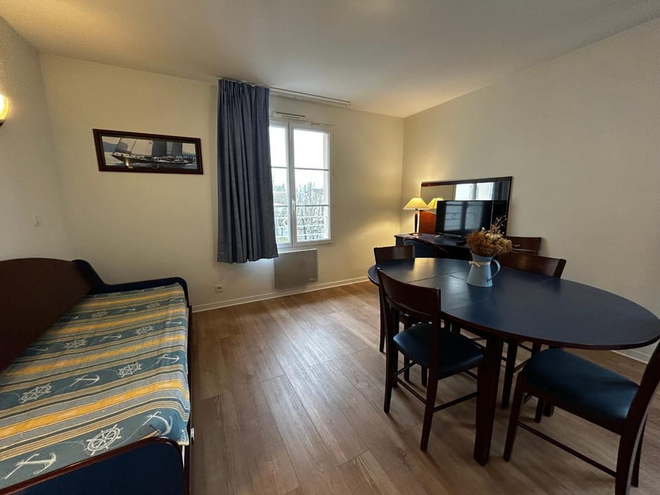Appartement rénové proche Thermes avec piscine et Wi-Fi - FR-1-541-166 Apartment in Nouvelle-Aquitaine