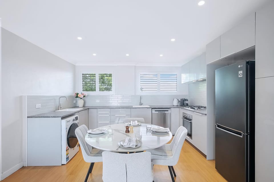 Dining area, kitchen