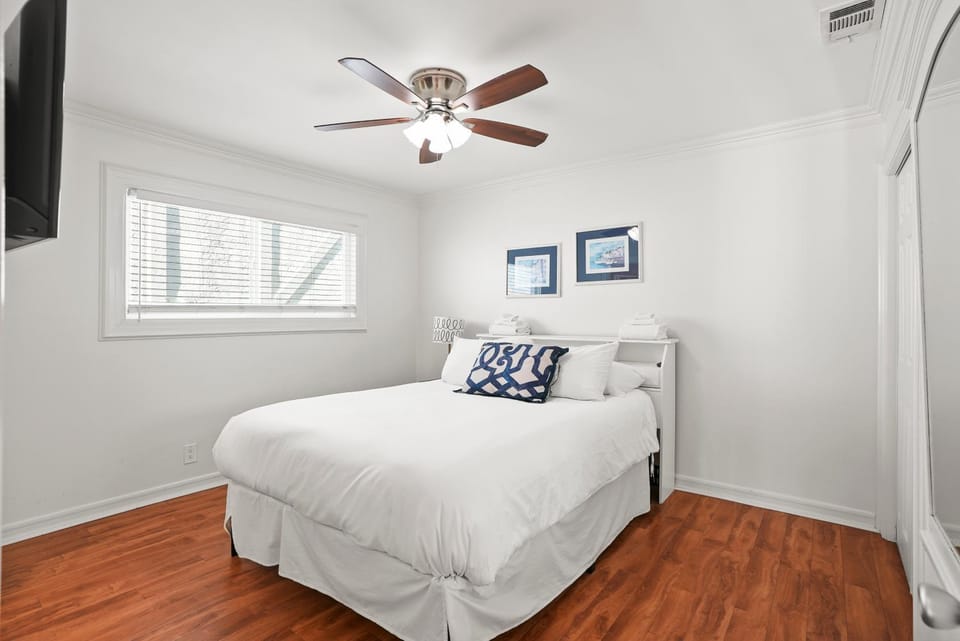 Beachfront Getaway with Ocean Views and Private Patio House in Balboa Peninsula