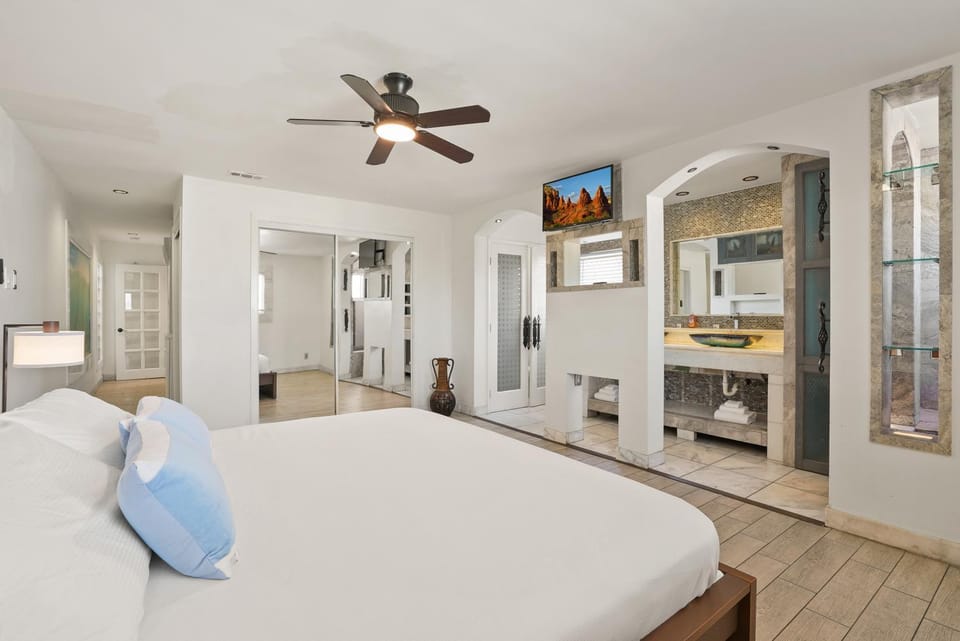 Beachfront Retreat with Ocean Views Private Rooftop Deck Walk to Pier and Town House in Balboa Peninsula