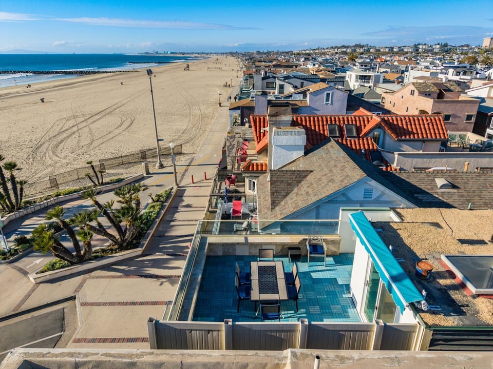 Beachfront Retreat with Ocean Views Private Rooftop Deck Walk to Pier and Town House in Balboa Peninsula