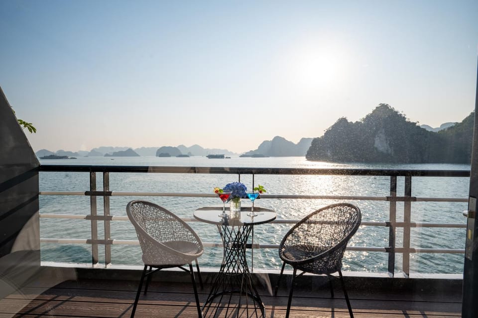Natural landscape, View (from property/room), Balcony/Terrace, Seating area, Mountain view, Sea view