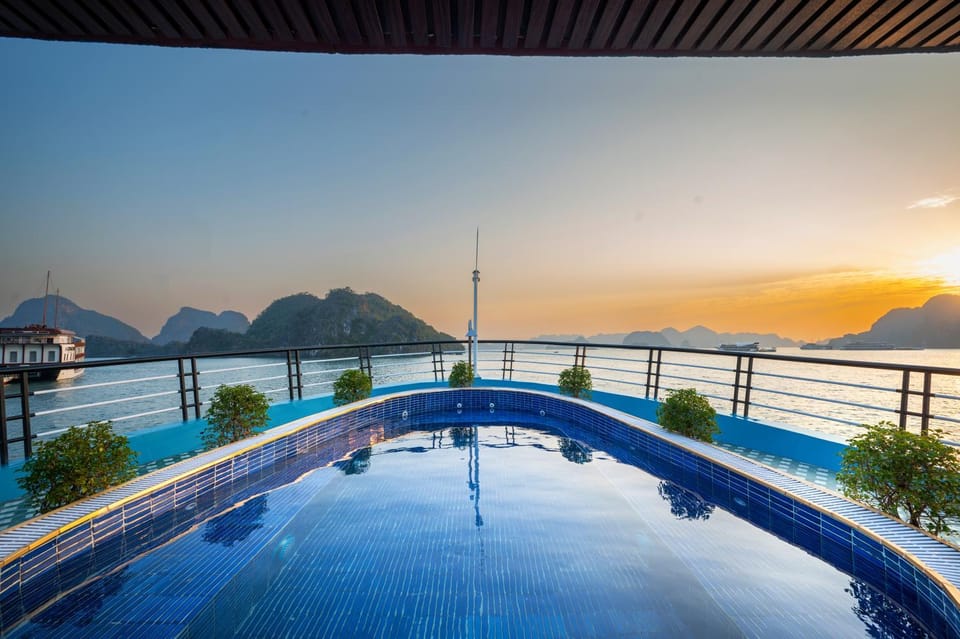 Day, Natural landscape, Pool view, Swimming pool