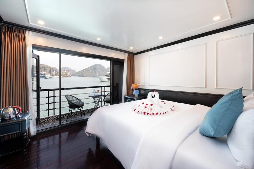 Bed, Balcony/Terrace, Photo of the whole room, Bedroom
