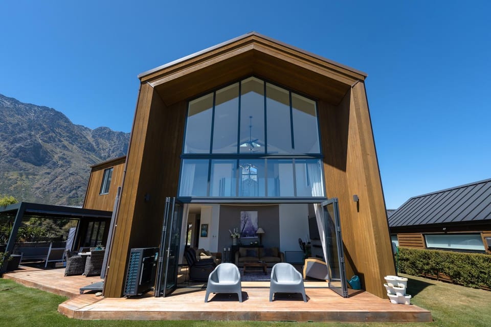 Premium Escape at Jacks Point Stunning Views & Designer Comfort Villa in Otago