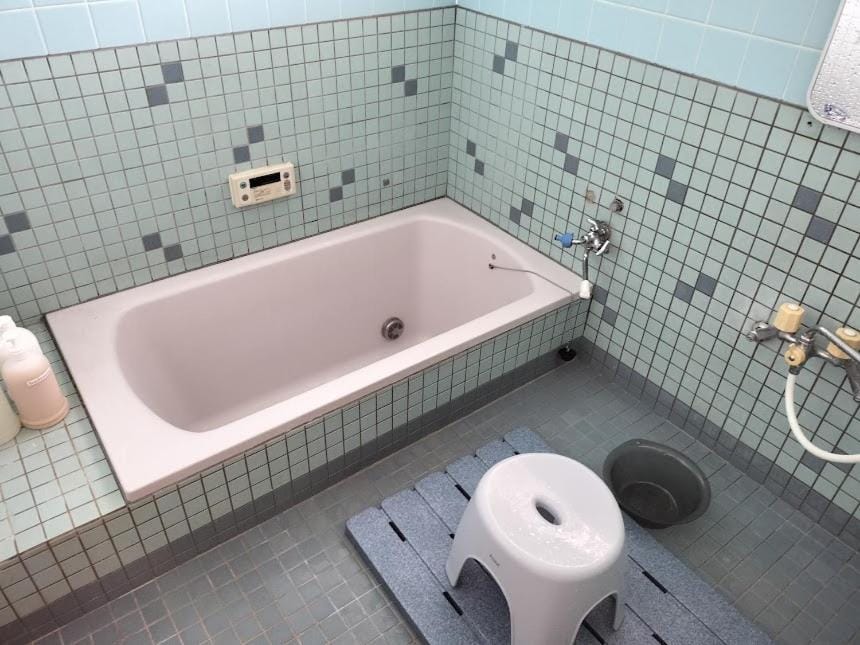 真鶴個室102和室ツイン 駅徒歩6分Atami Hakoneも近いゲストハウス真鶴 Bed and Breakfast in Kanagawa Prefecture
