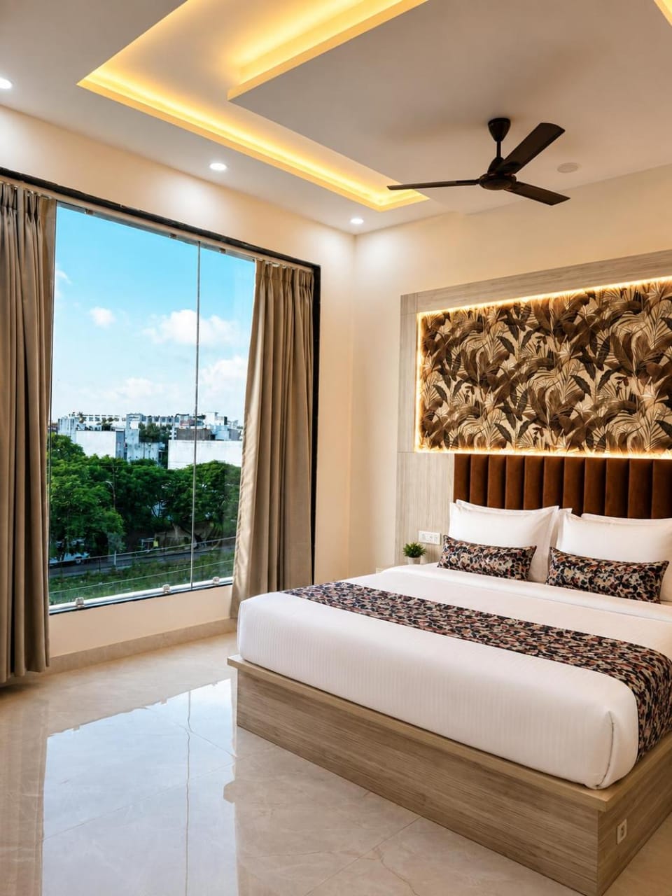 Bed, Photo of the whole room, Bedroom, fireplace
