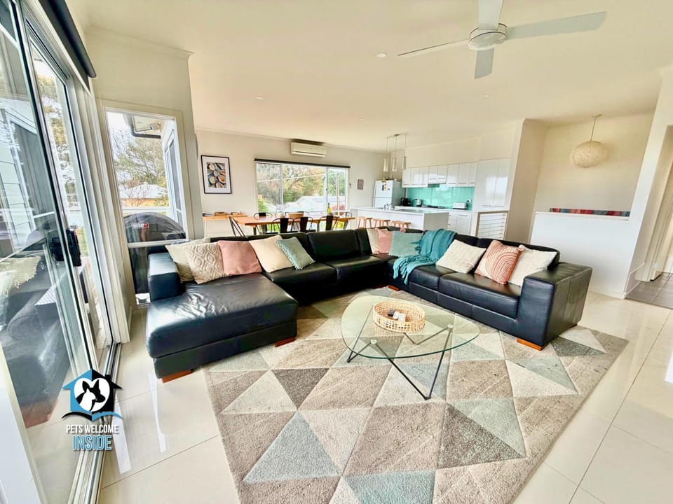 Modern Coastal with Sparkling Sea Views in Victor Harbor House in Victor Harbor
