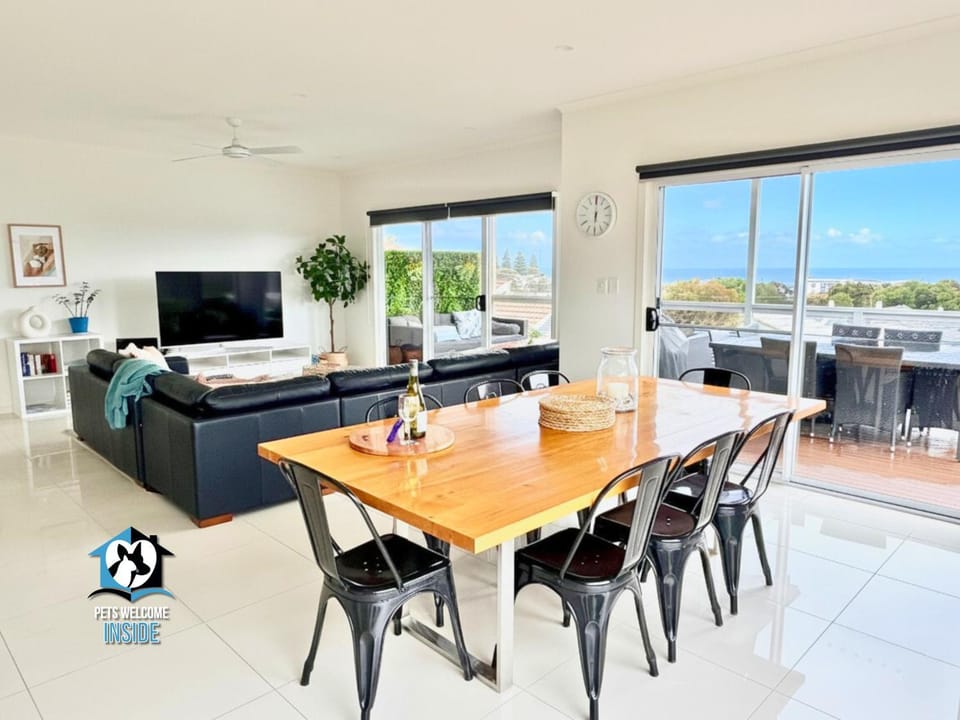 Modern Coastal with Sparkling Sea Views in Victor Harbor House in Victor Harbor