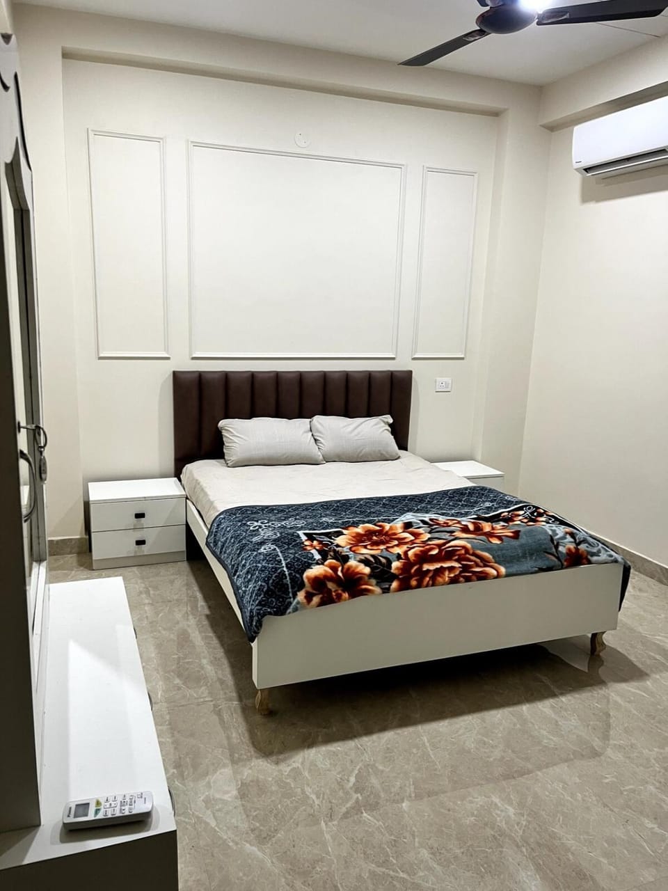 Bedroom, air conditioner