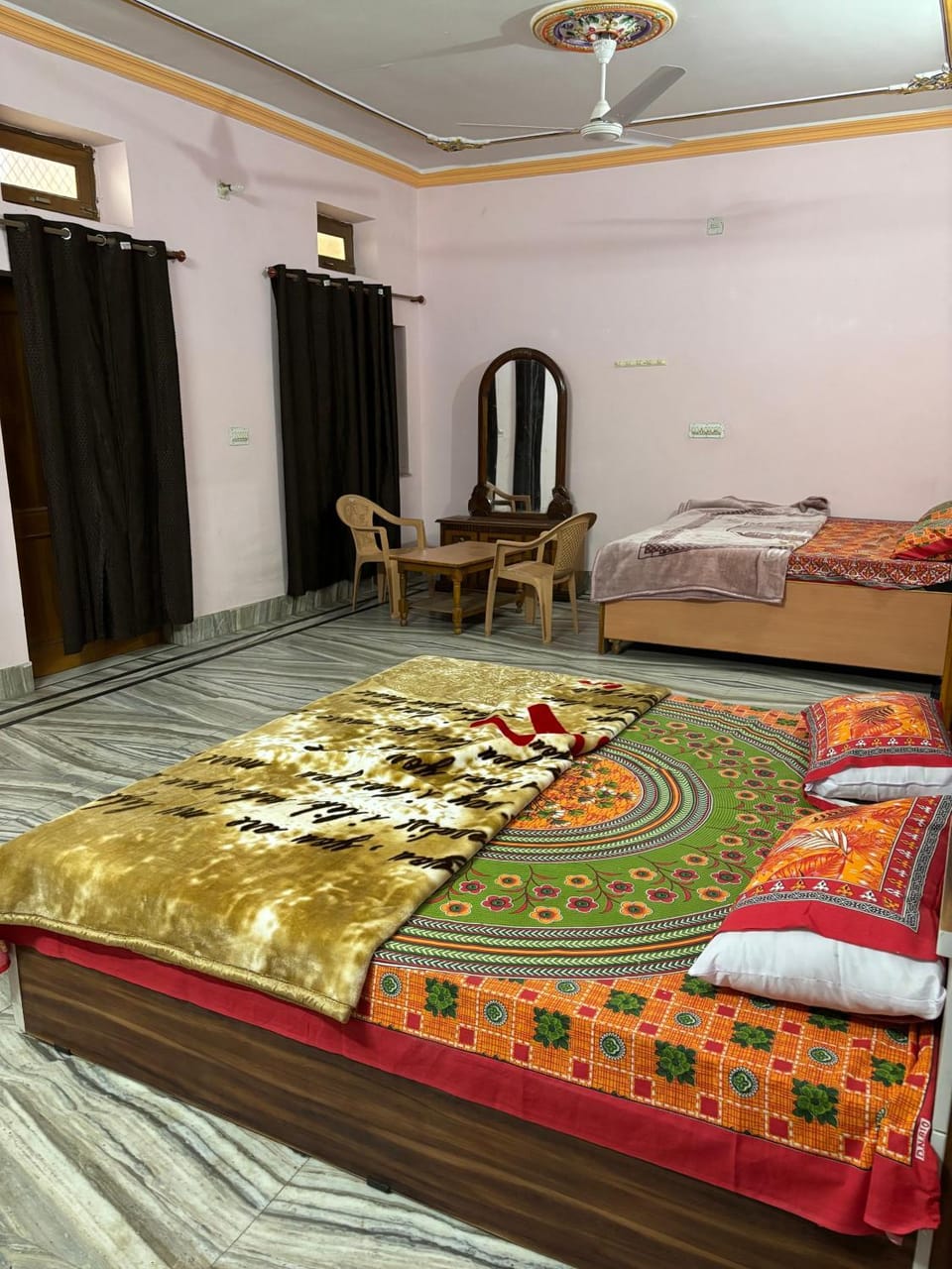 Bed, Living room, Photo of the whole room, Seating area