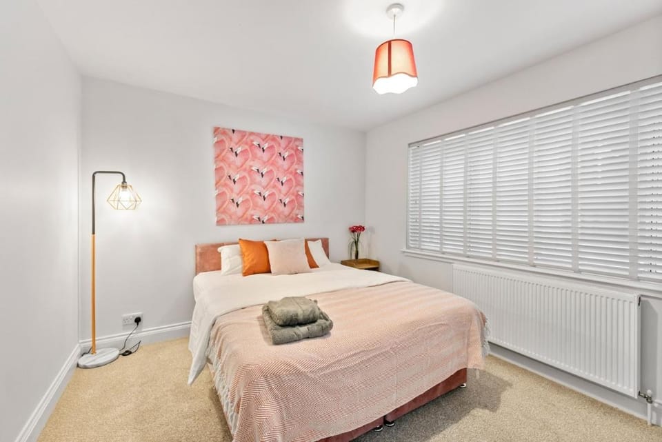 2BR 1BA-CozyRetreat-Sleeps 6-Fast Wifi-Bathtub Apartment in Maidstone