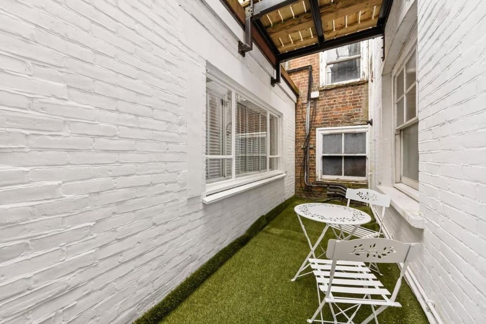 2BR 1BA-CozyRetreat-Sleeps 6-Fast Wifi-Bathtub Apartment in Maidstone