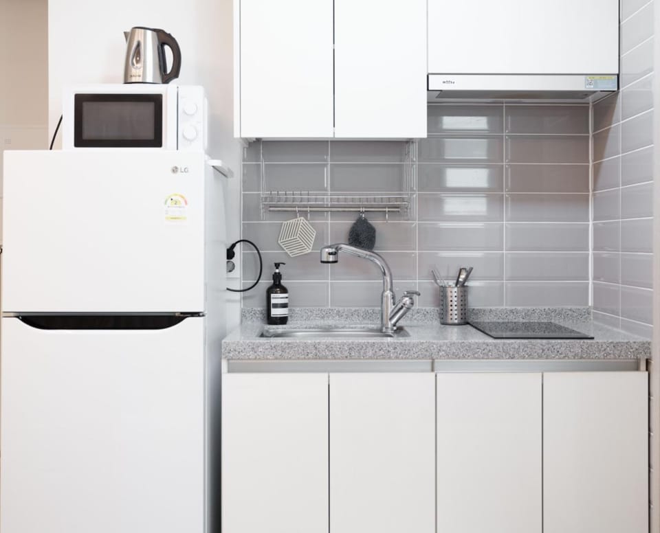 Kitchen or kitchenette, kitchen