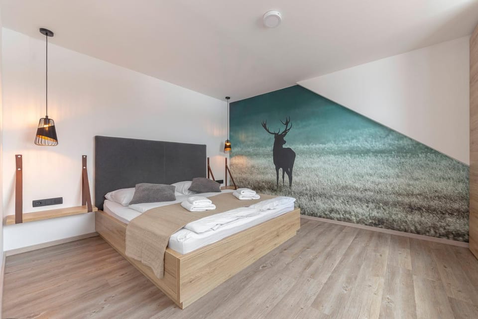 Bed, Photo of the whole room, Bedroom, towels