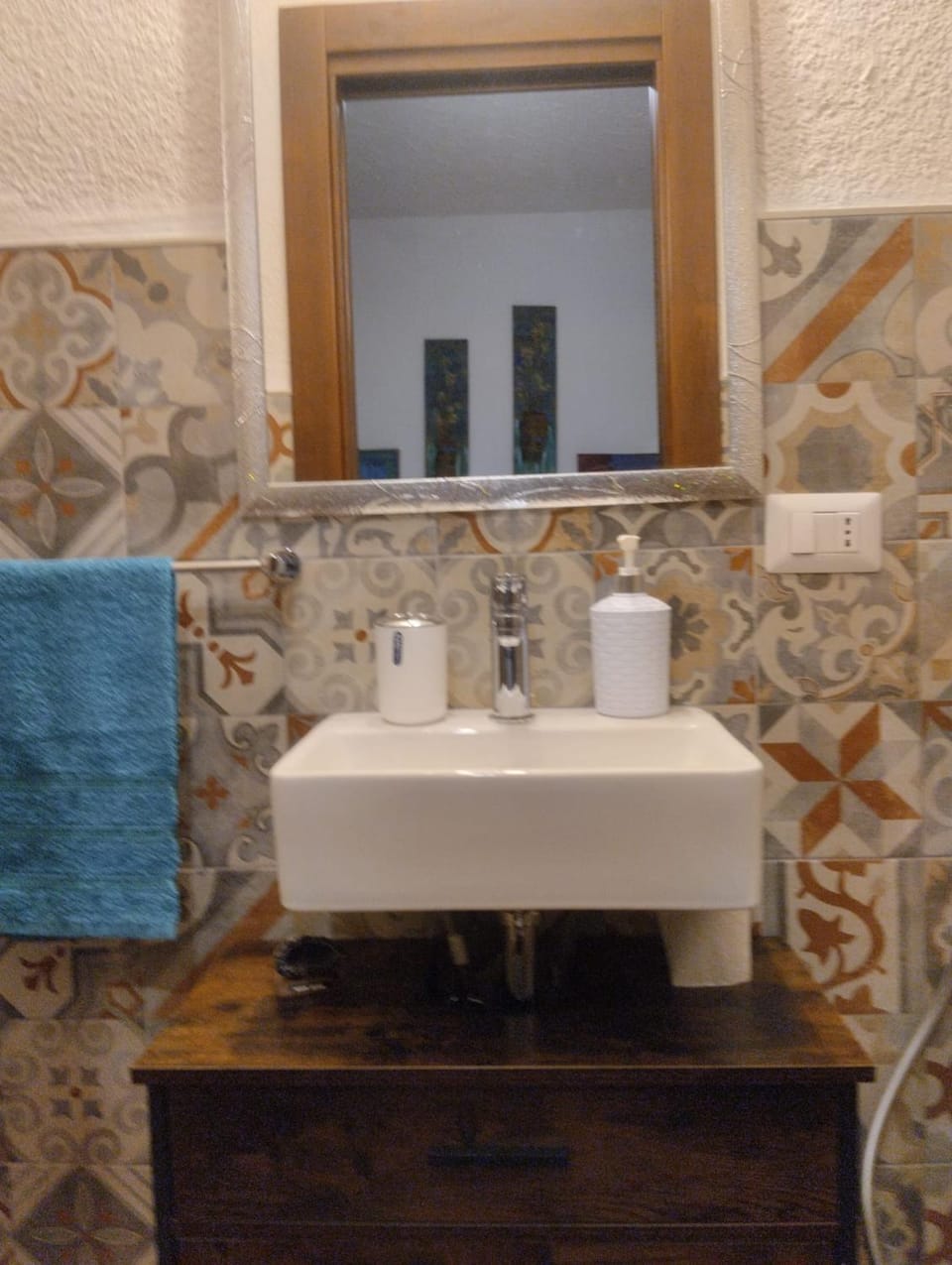 Bathroom, towels