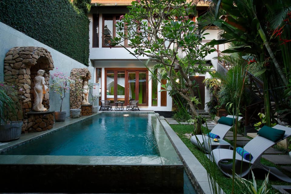 Property building, Day, Garden, Garden view, Pool view, Swimming pool, sunbed