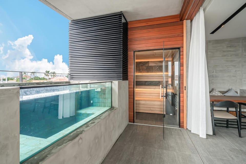 Hot Tub, Sauna