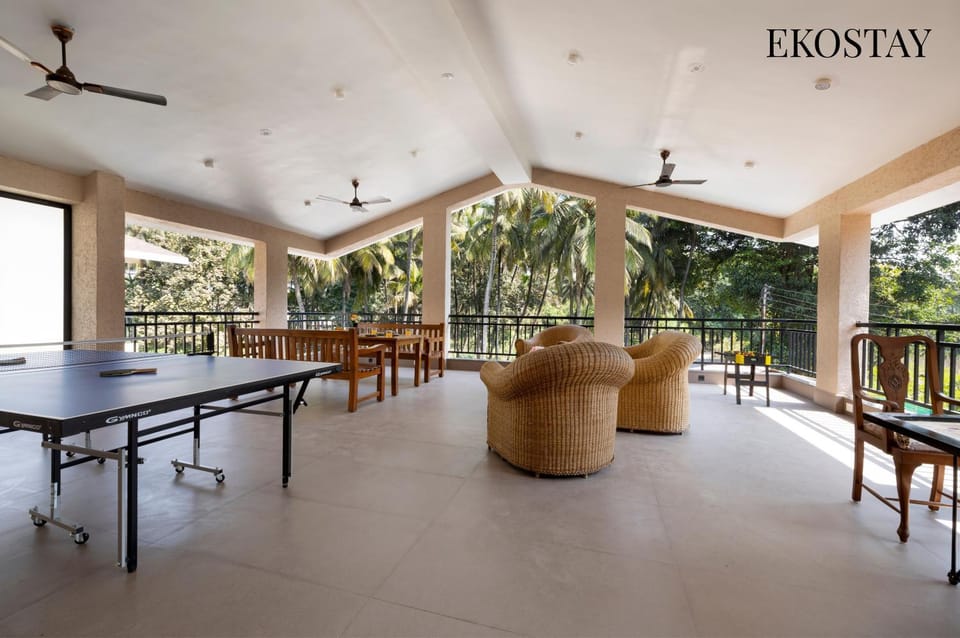 View (from property/room), Balcony/Terrace, Dining area