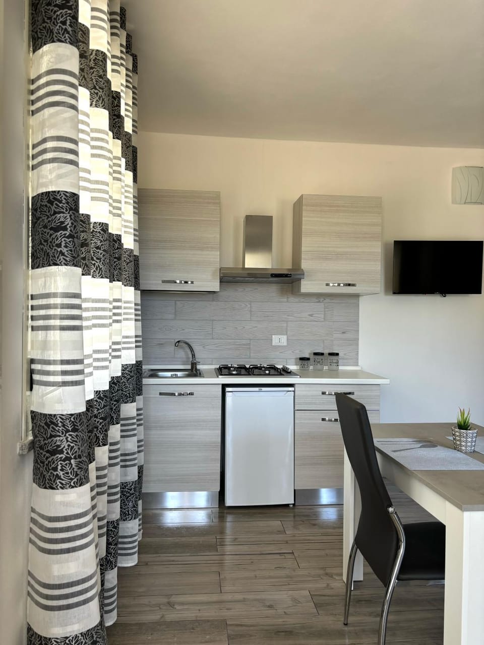 TV and multimedia, Kitchen or kitchenette, Dining area