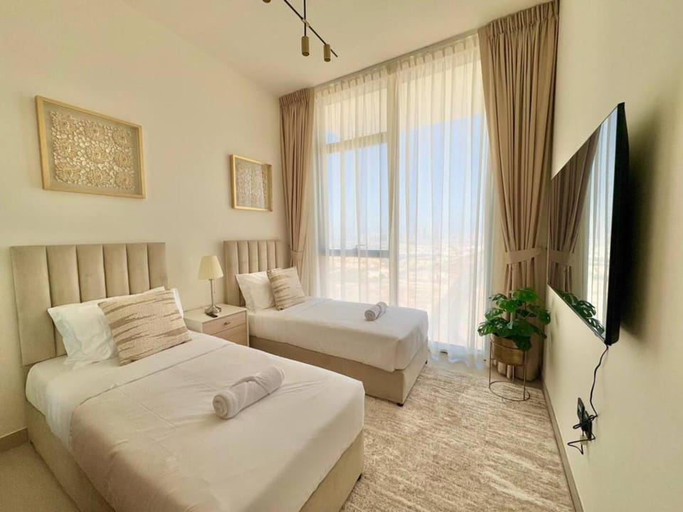 Elegant 2br Jvc Private Pool, Balcony & Parking Apartment in Dubai