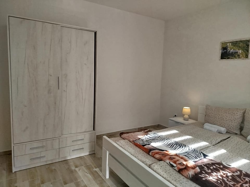 Bed, Photo of the whole room, Bedroom, towels, wardrobe
